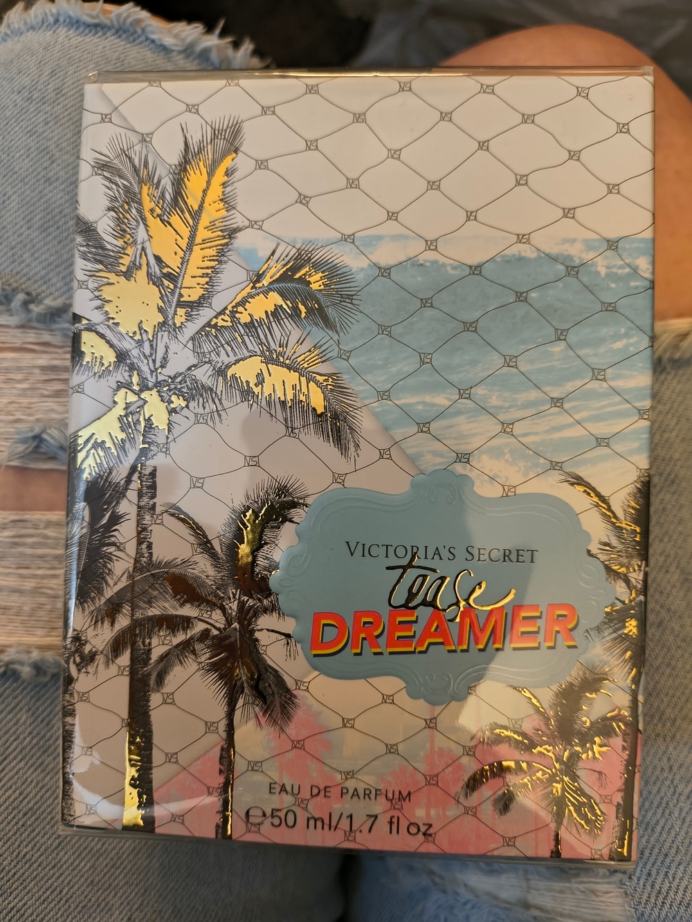 Victoria's Secret Tease Dreamer Eau de Parfum - Pastel Palm Packaging